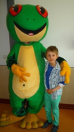Maskottchen Josch der Biosphäre Potsdam zu Besuch im Ernst von Bergmann Klinikum Maskottchen Josch der Biosphäre Potsdam zu Besuch im Ernst von Bergmann Klinikum